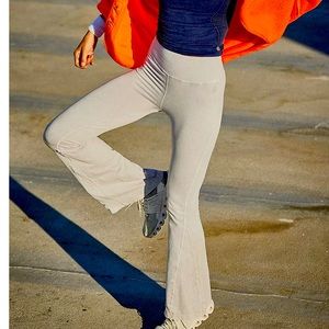 Free People NEW without tag/ no logo
Good Karma Flare Leggings